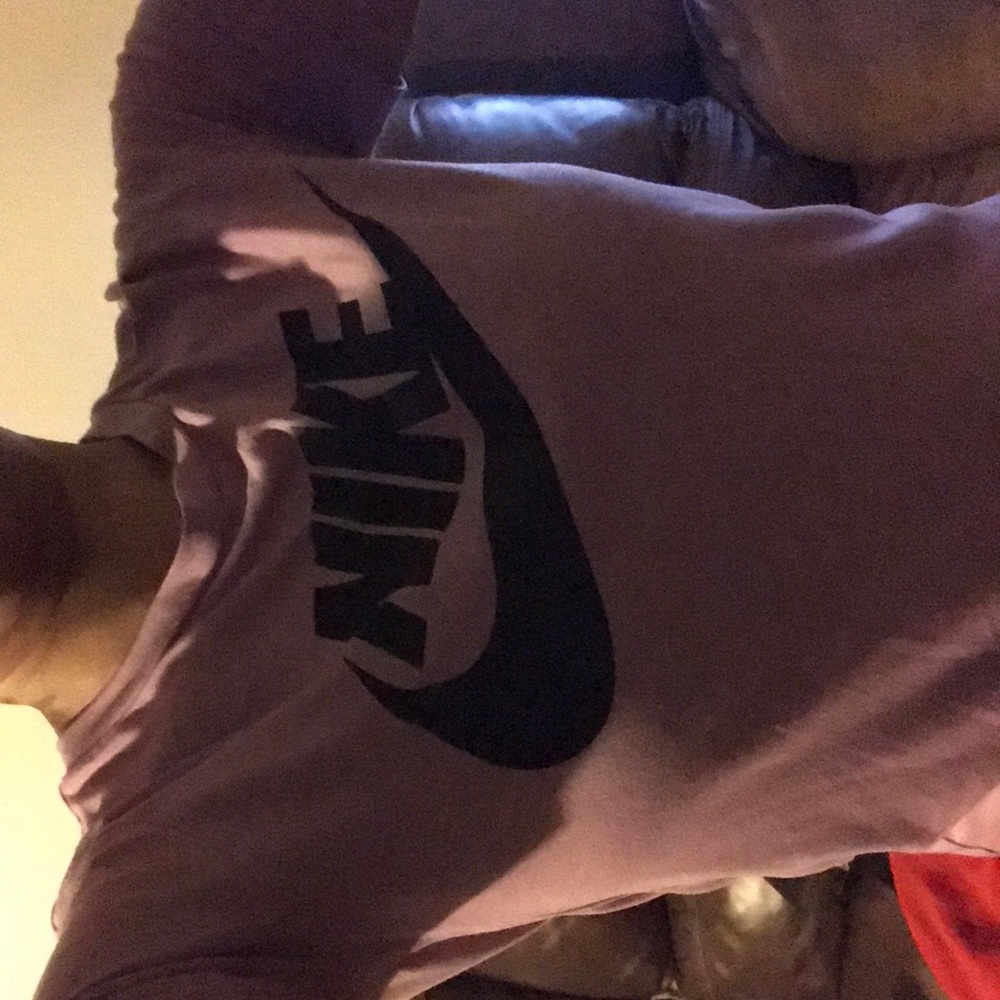 Purple Nike shirt w/black leggings with cellphone pockets